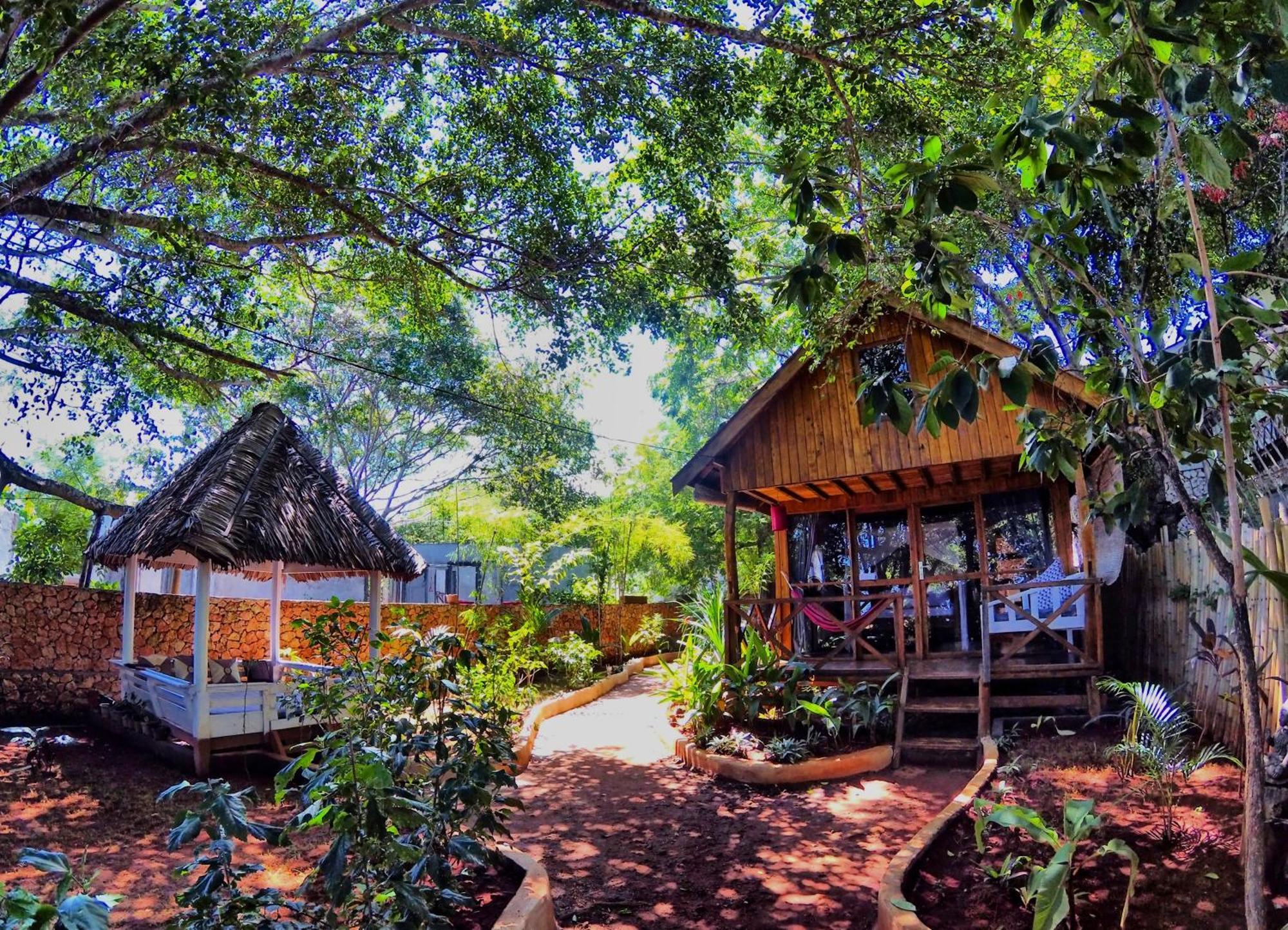 Cosmos Bungalows Bira Extérieur photo